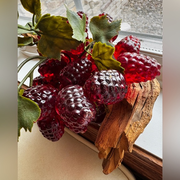 Vintage Large Lucite Raspberry Cluster on Driftwood Very Shiny And Clean - Picture 2 of 16